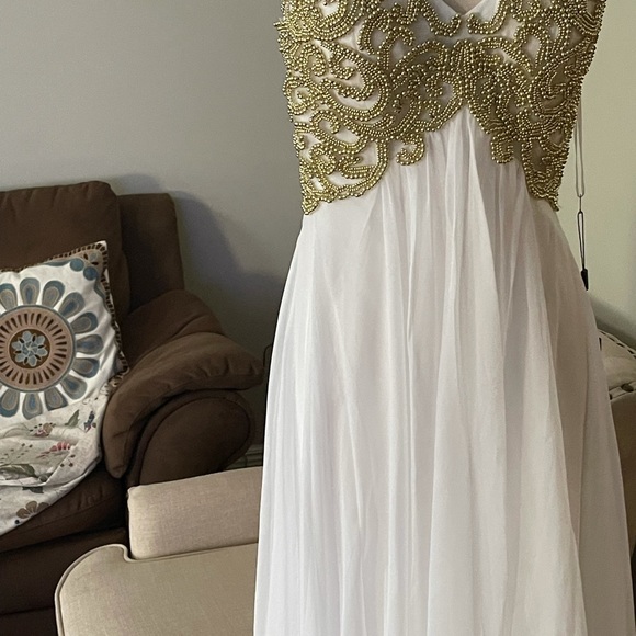 Prom dress La Femme NWT white chiffon size 4 with gold beads - Picture 2 of 10